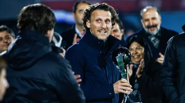 Man Utd cult hero steps up new sporting career and enters professional tournament