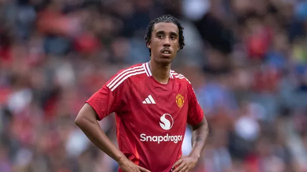 Leny Yoro drops four-word hint on Man Utd return to provide timely Erik ten Hag boost