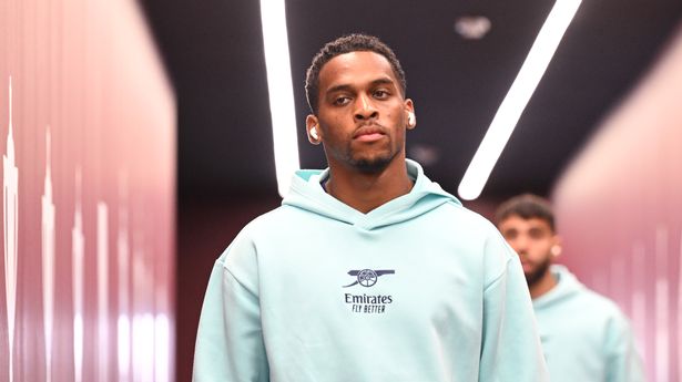 Jurrien Timber sent bizarre warning over Arsenal role by ex-Premier League star