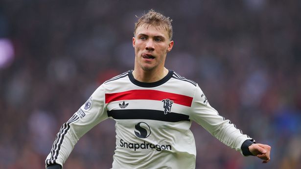 Man Utd star Rasmus Hojlund gives injury latest with added boost for Erik ten Hag