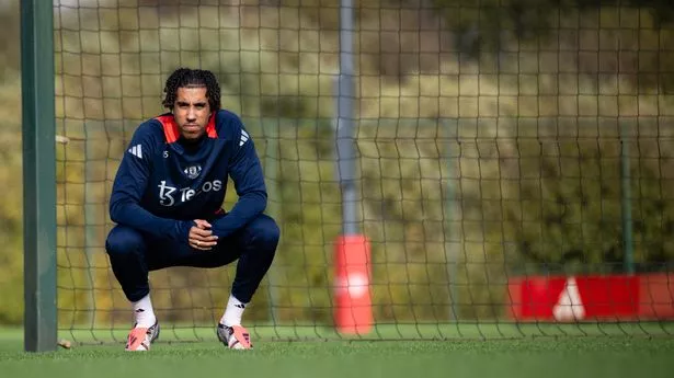 Man Utd offer major Leny Yoro injury update ahead of Fenerbahce clash