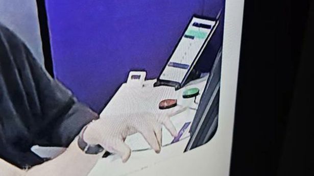 Truth behind claim VAR official was on Fantasy Premier League during Arsenal vs Liverpool