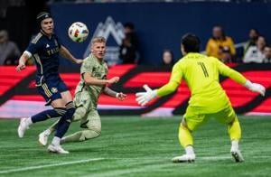 LAFC edges struggling Vancouver Whitecaps 2-1 with stoppage time goal