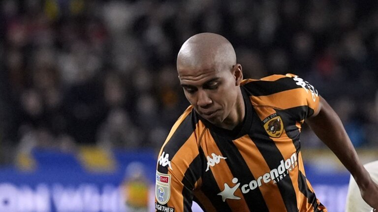 Hull roar to victory at QPR