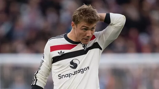 Man Utd blasted by Alan Shearer over ‘unfair’ Rasmus Hojlund treatment