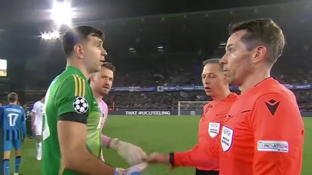 Furious Emi Martinez confronts referee with three-word demand after Aston Villa penalty farce