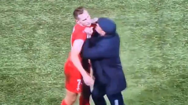 Ex-EFL boss defends himself for furiously shoving own player after being shown red card