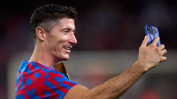 Robert Lewandowski recalls how close he was to Man Utd transfer after Sir Alex Ferguson call