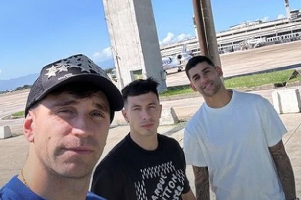 Lisandro Martinez and Argentina stars ‘stranded’ before Man Utd defender pulls out injured