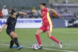 Sinclair scores in retirement match, Thorns down Angel City 3-0 to clinch playoff spot before 23,000
