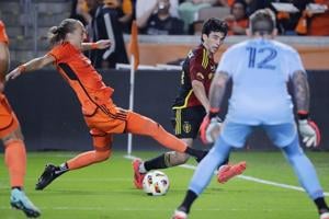 Obed Vargas, Stefan Frei lead Sounders to sweep of Dynamo with second straight shootout victory