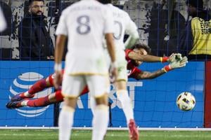 Pec, Paintsil, Joveljic each score 2 goals, Galaxy beat Minnesota 6-2, advance to conference finals