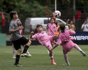 Luis Suarez signs to stay with Messi and Inter Miami for 2025 season