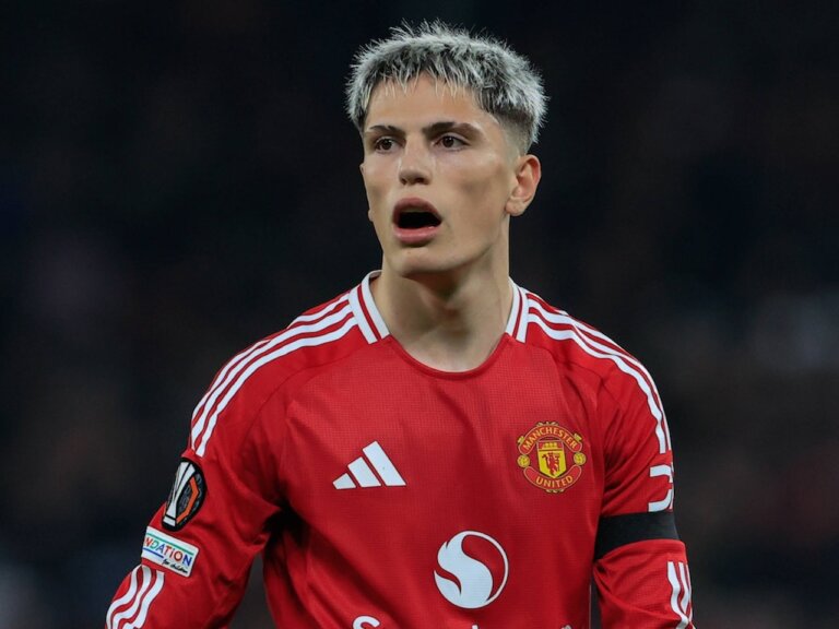 Man United Bruno Fernandes makes Alejandro Garnacho claim after forward’s low-key celebration vs. Leicester