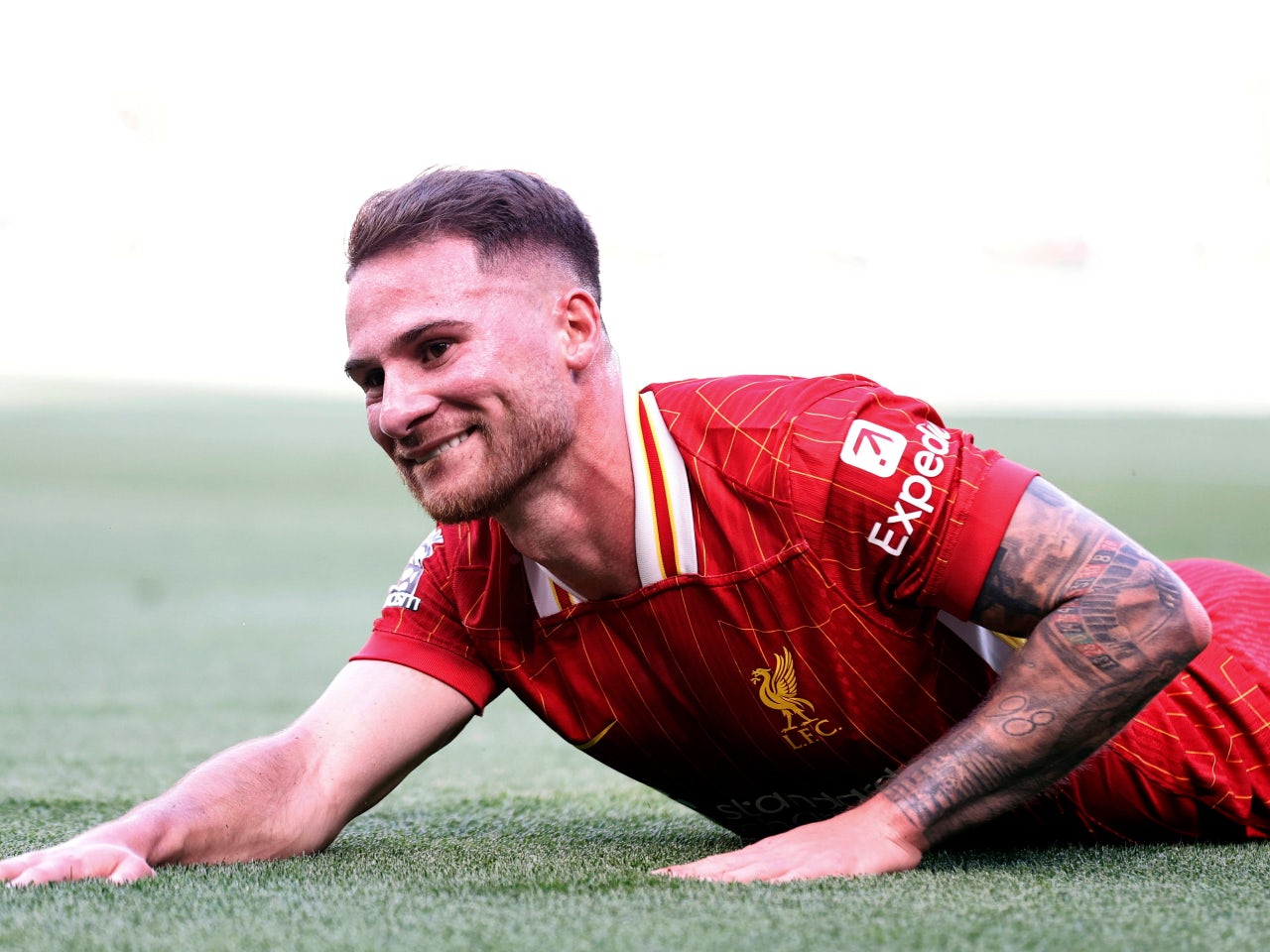 Liverpool star makes public contract claim after Mohamed Salah 'offer' and transfer admission