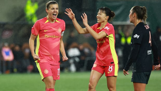 Christine Sinclair scores in final NWSL regular-season match of her career