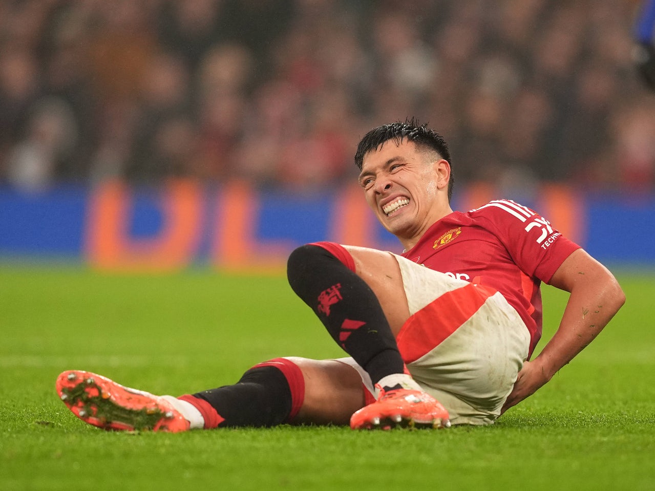 Man United injury news: Lisandro Martinez update issued amid fears regarding 'significant hip issue'