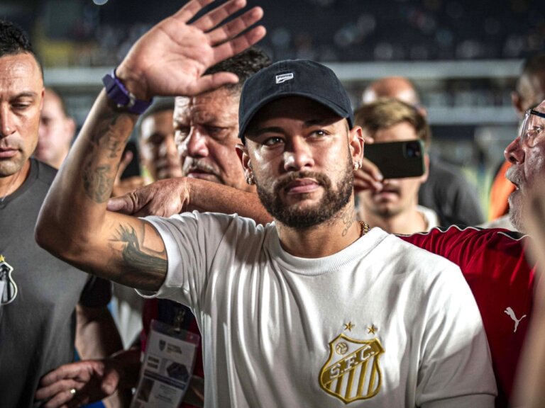 Neymar’s agent breaks silence on Brazilian’s Al-Hilal future amid Santos returns https://www.sportsmole.co.uk/football/santos/transfer-talk/news/neymar-back-to-santos-brazilians-agent-delivers-update-on-al-hilal-future_558451.htmls