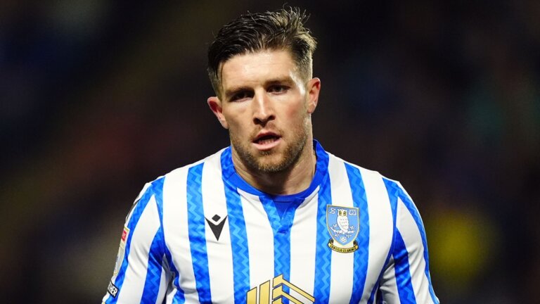 Sheff Wed win at Hull to pile pressure on Walter