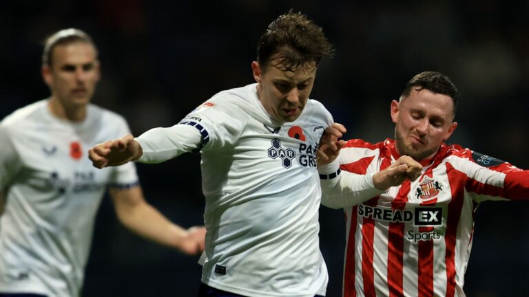 Leaders Sunderland held at Preston