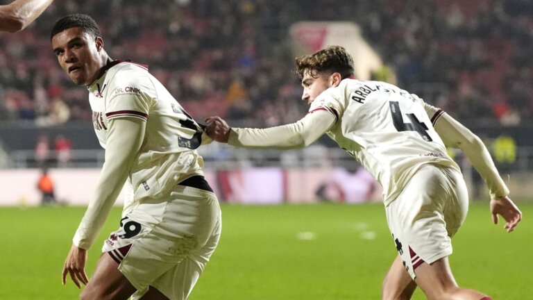 Sheff Utd snatch dramatic late win at Bristol City to go second