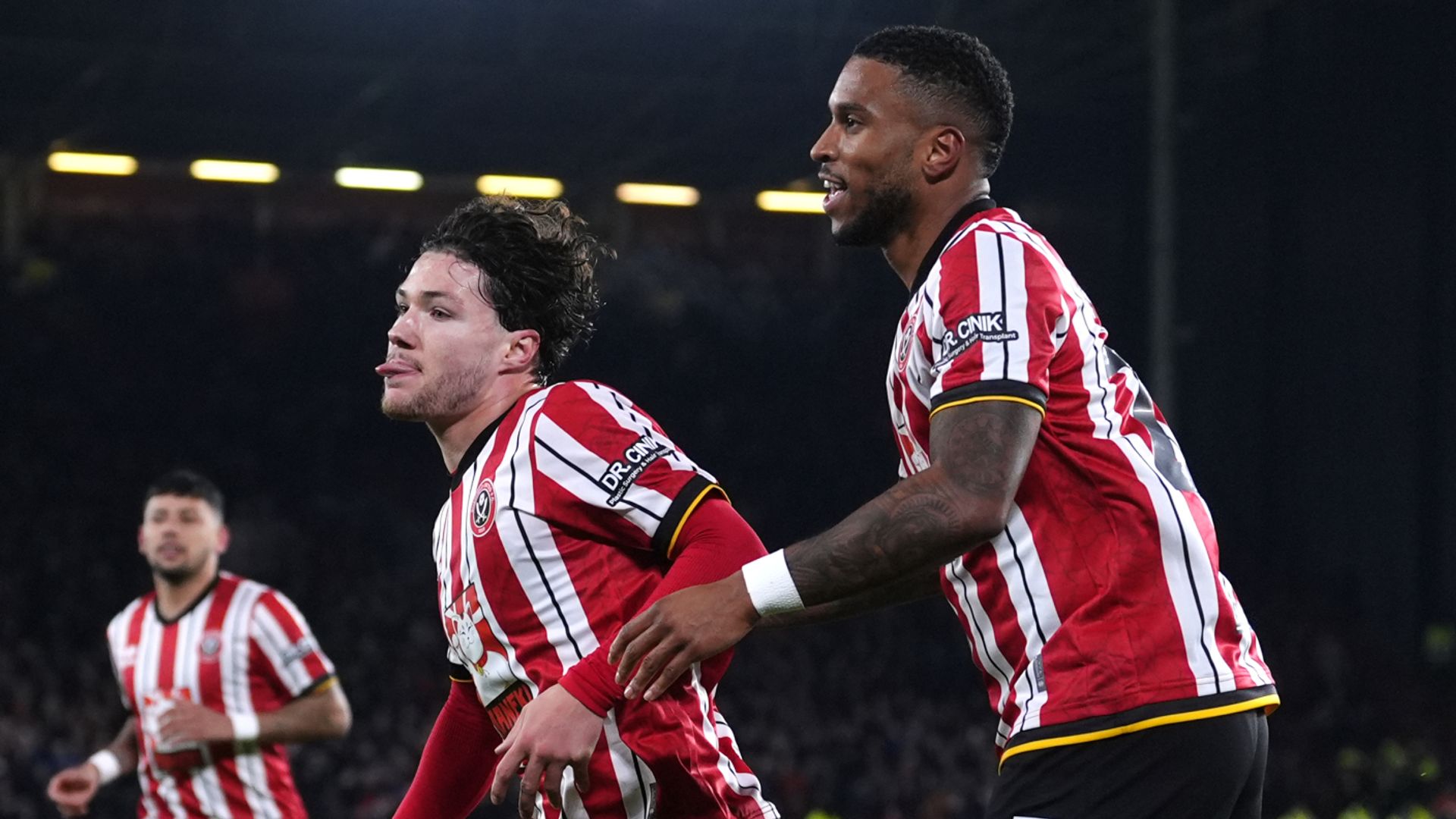 Sheff Utd thump Oxford to go top of Championship
