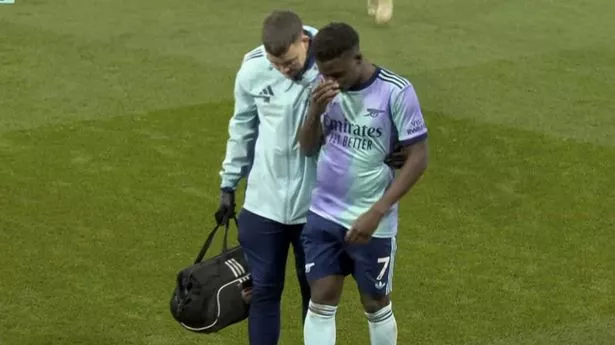 Mikel Arteta shares worrying injury update on Bukayo Saka after Arsenal star limps off