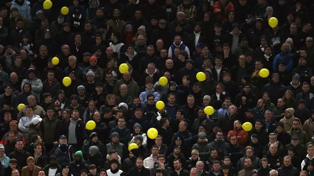 Why Tottenham fans released yellow balloons during Man Utd clash