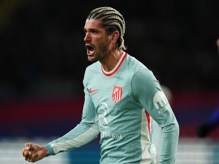 Barcelona 1-2 Atletico Madrid: Highlights, man of the match, stats as Diego Simeone’s side go top with last-minute winner