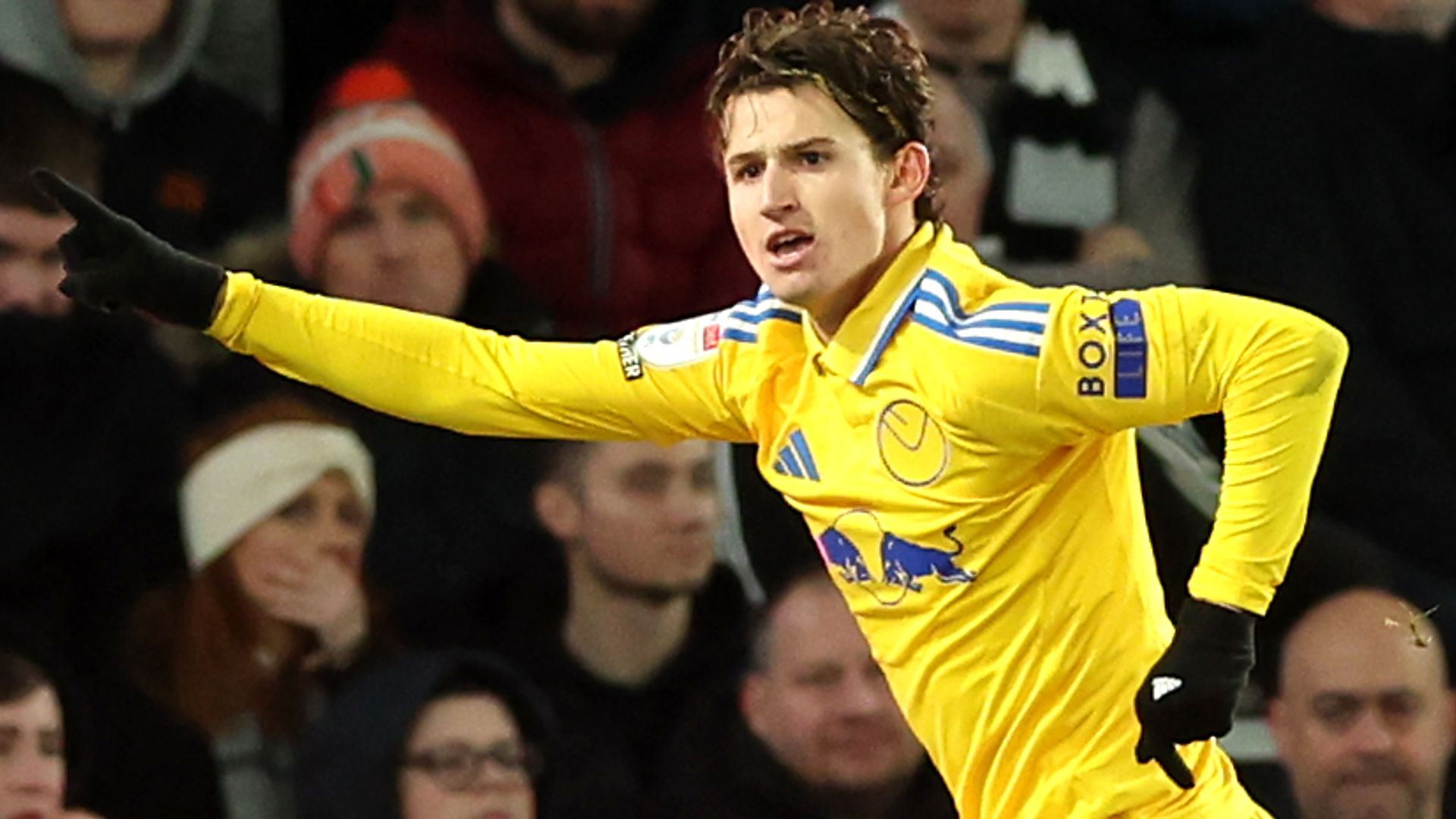 Leeds unlock stubborn Derby with superb late goal to go top