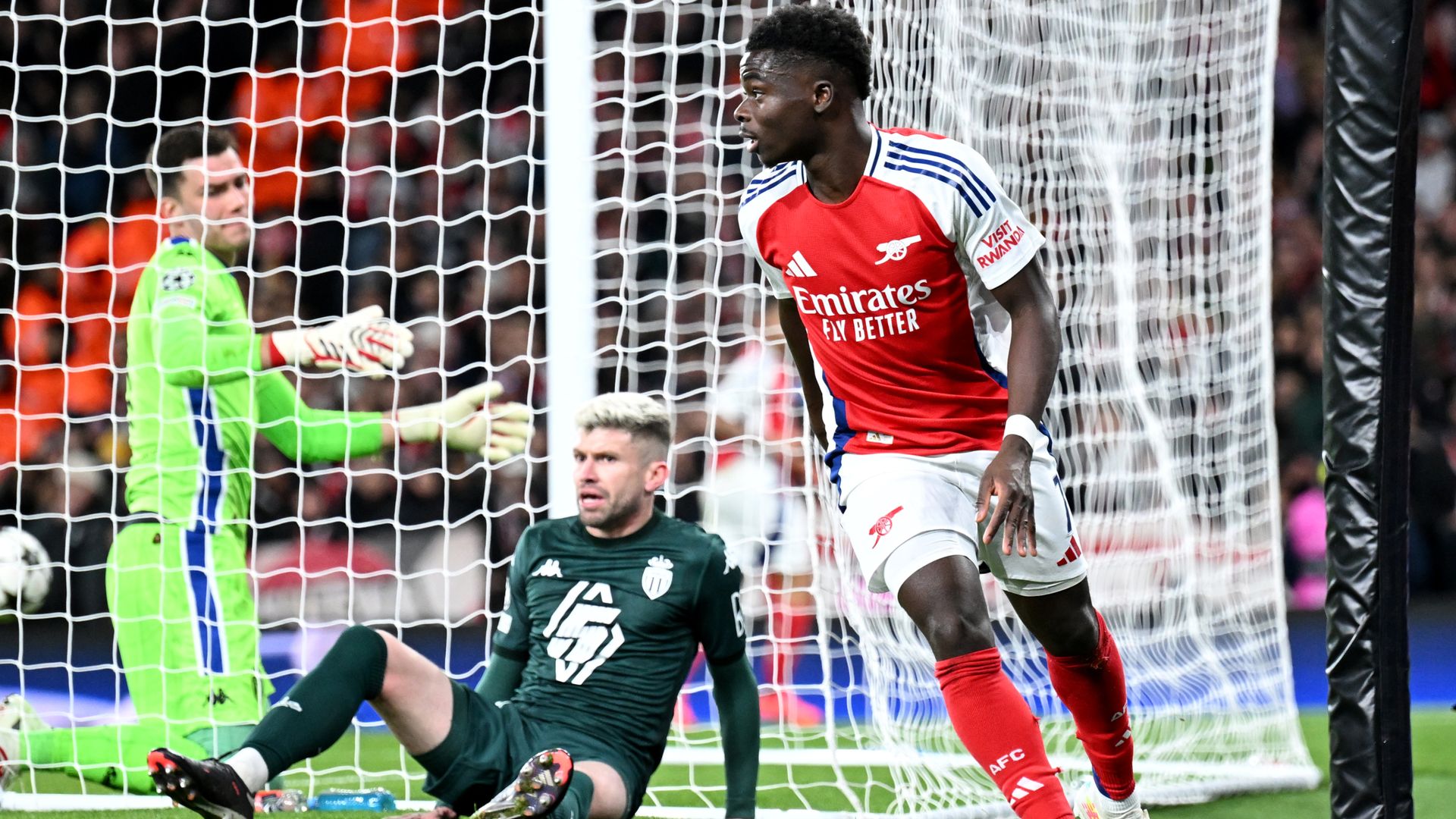 Arsenal close in on Champions League last 16 after Monaco win