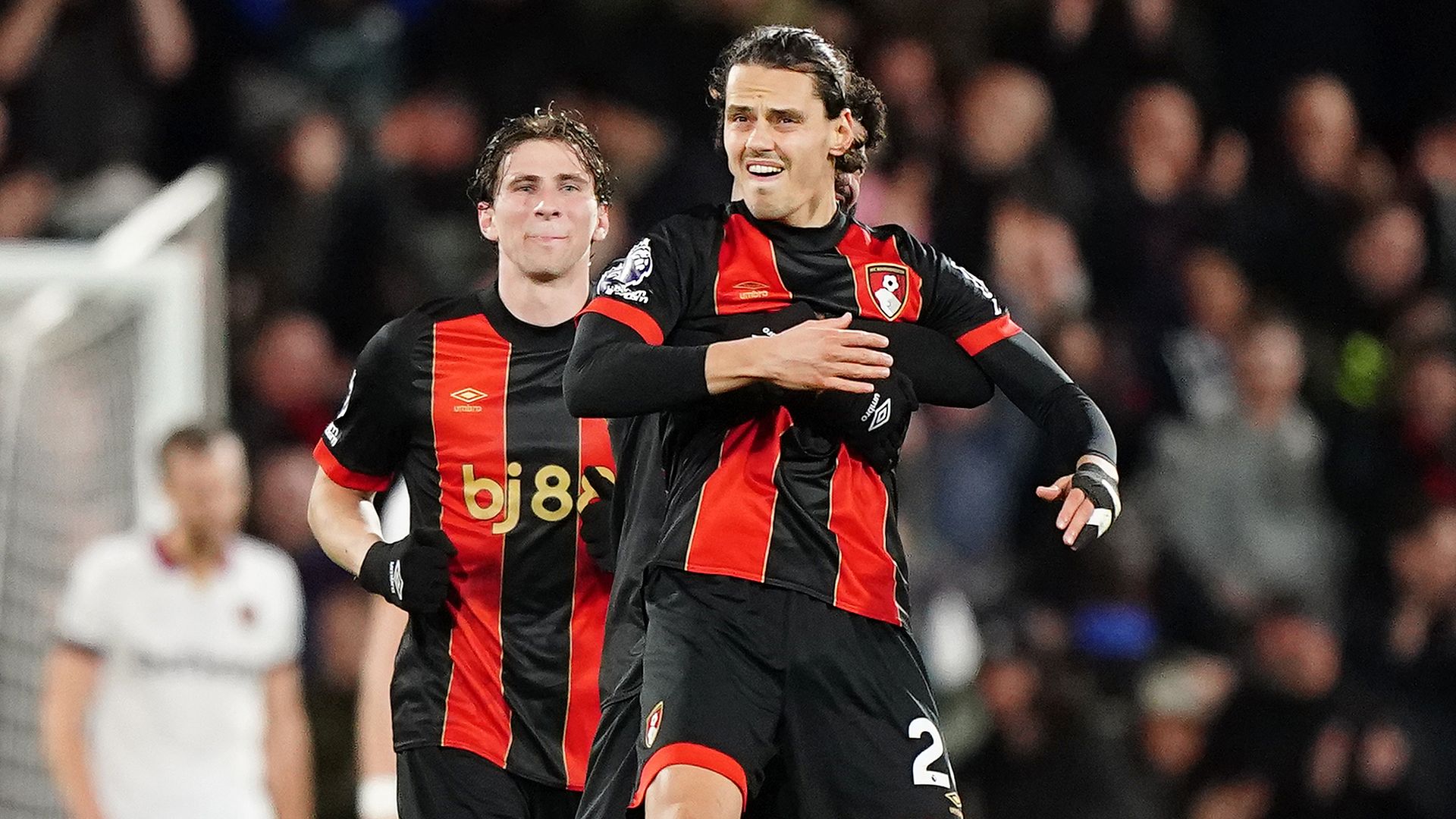 Late Unal stunner denies West Ham after controversial opener