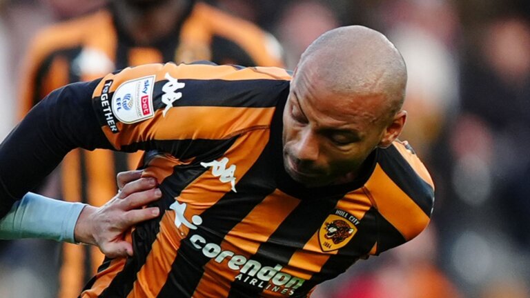 Hull beat Swansea as Selles claims first win