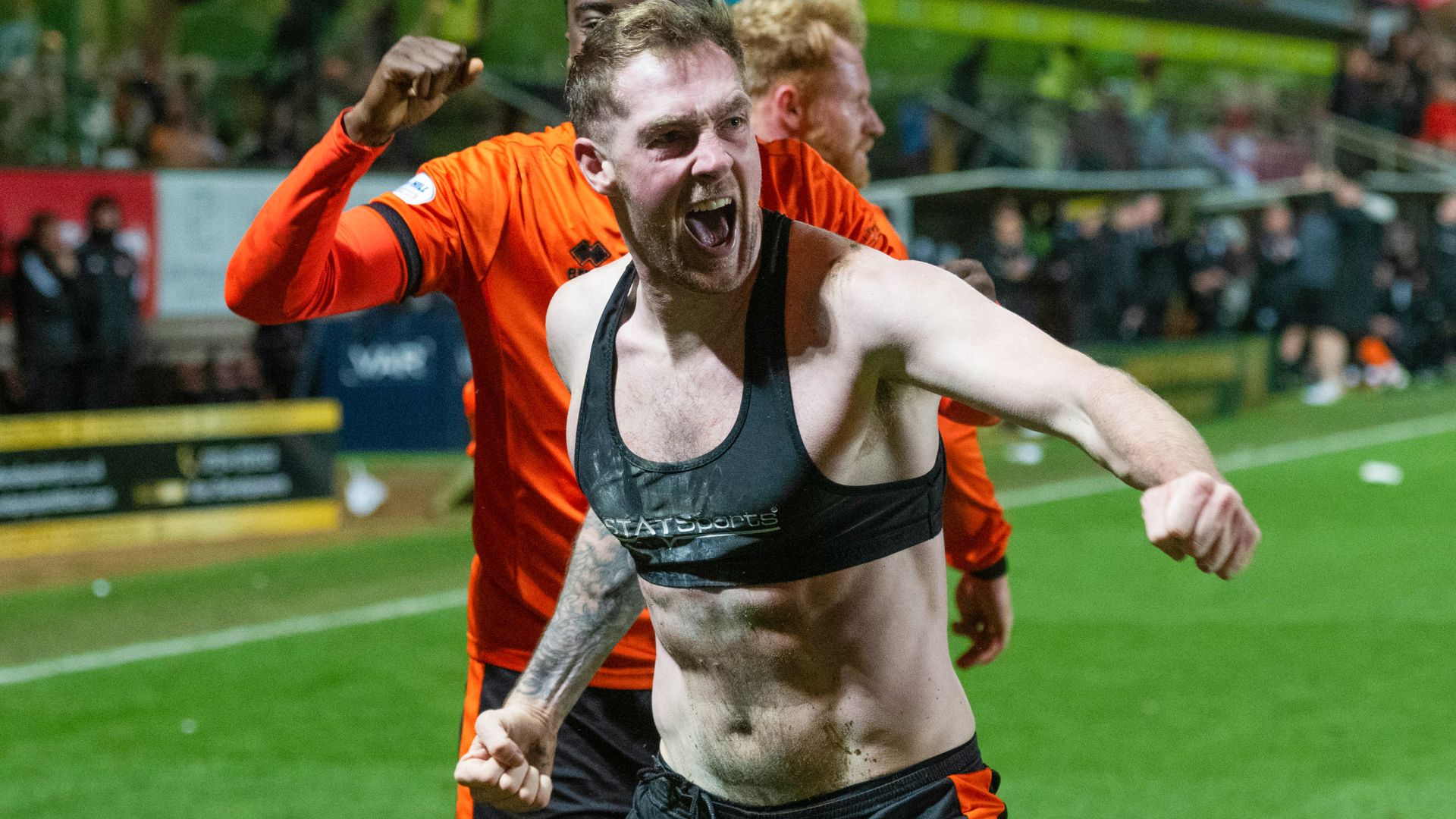 Holt heads last-gasp winner as Dundee United down Aberdeen