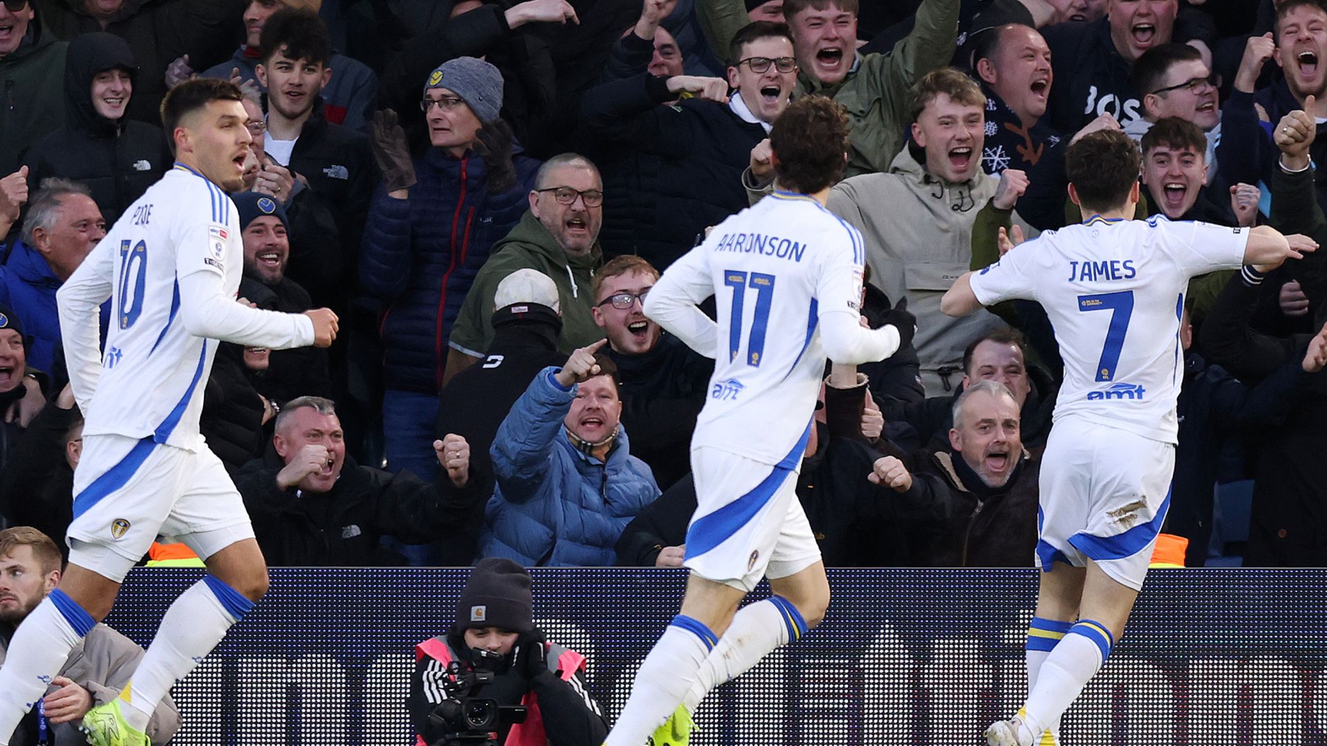 Leeds thump four past Oxford