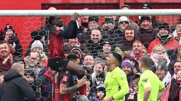Tamworth vs Tottenham delayed as Zara employee fixes net with tape on player’s shoulders