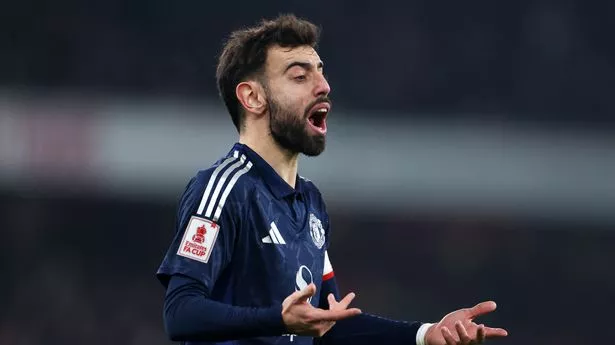 Bruno Fernandes sends clear message to Man Utd bosses after Alejandro Garnacho decision