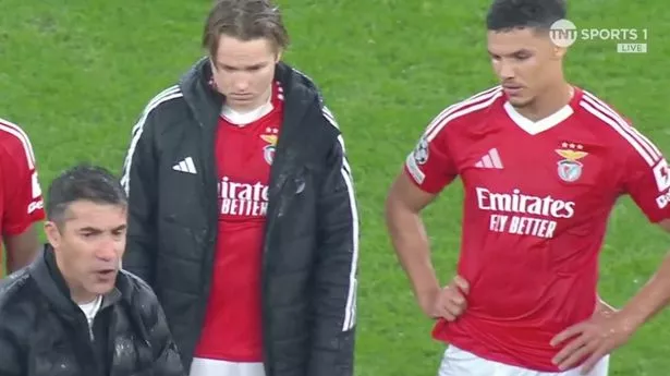 Ex-Premier League boss fumes at his own players on pitch after nine-goal Barcelona drama