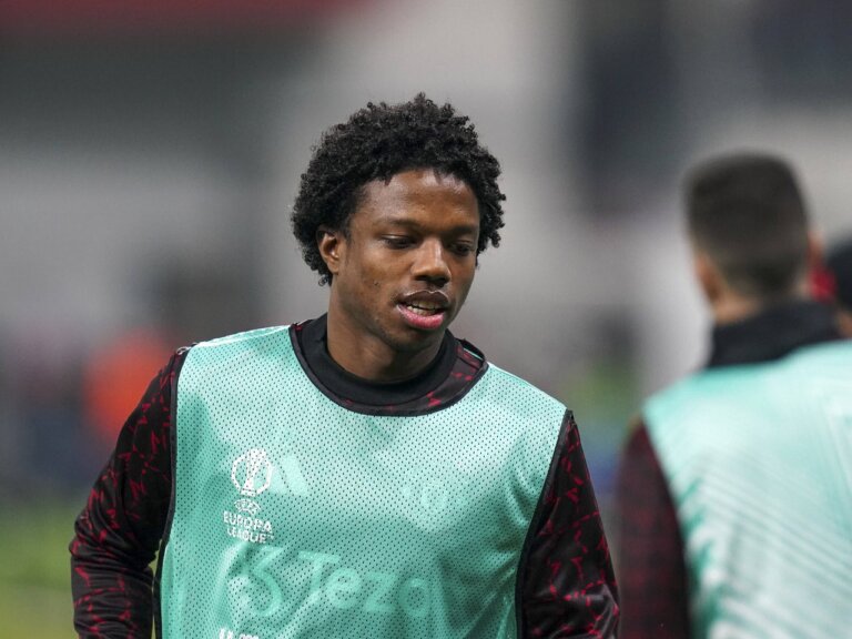 ‘Free to leave’ – Man United defender to depart Old Trafford this month?