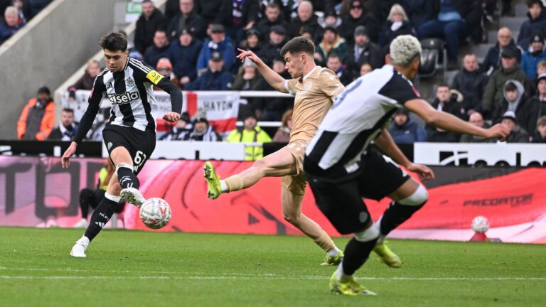 FA Cup third round LIVE! Newcastle equalise vs Bromley | Arsenal host Man Utd