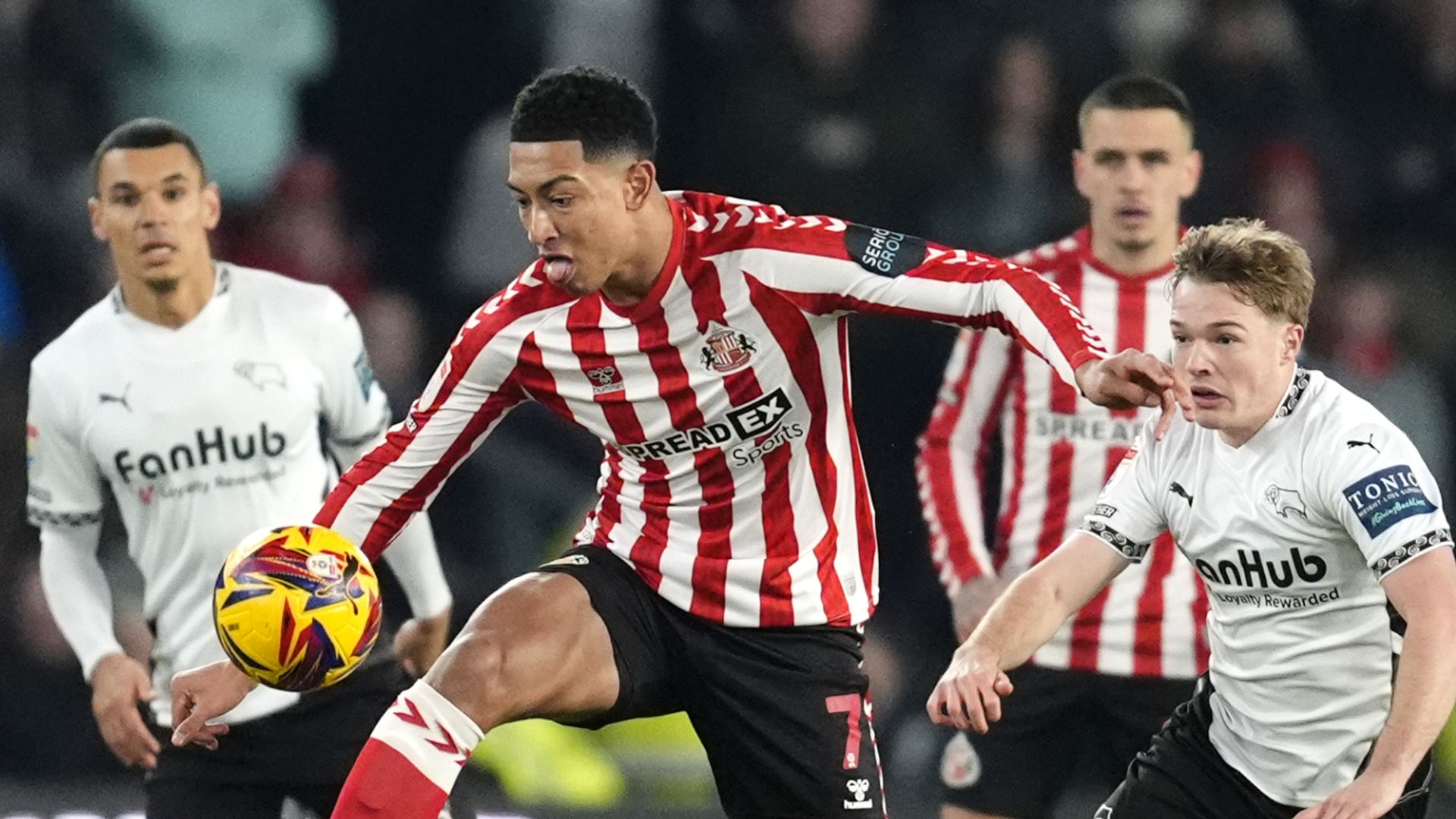 Sunderland battle to victory at Derby