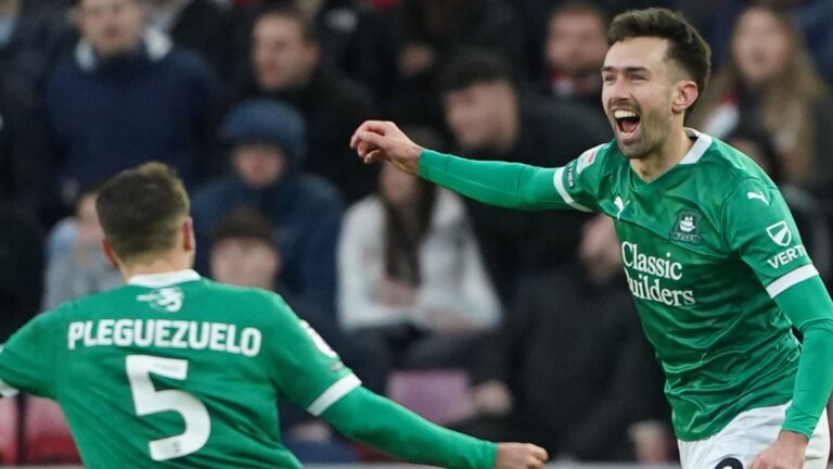 Sunderland’s promotion bid suffers blow as Plymouth nick late point