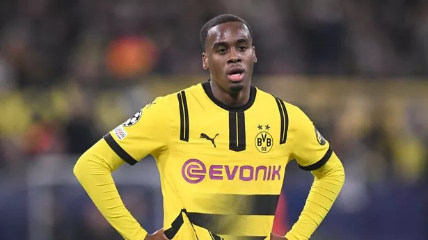 Arsenal and Chelsea told eye-watering price tag for Borussia Dortmund star