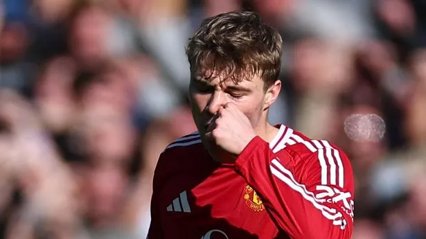 Struggling Rasmus Hojlund defended as Man Utd accused of ‘lumping ball up to him’