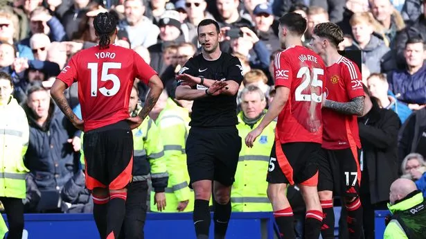 Michael Owen and Alan Shearer reach agreement after ’embarrassing’ Man Utd VAR drama