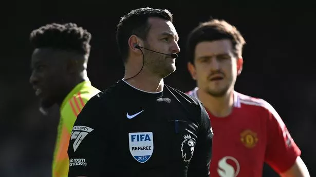 Everton star breaks ranks to call out referee Andy Madley after Man Utd controversy