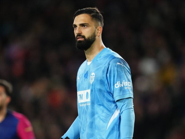 Valencia lineup vs. Barcelona: Predicted XI for Copa del Rey clash with Giorgi Mamardashvili set to drop out