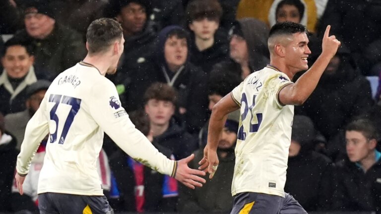 Alcaraz seals late win for Everton at Crystal Palace