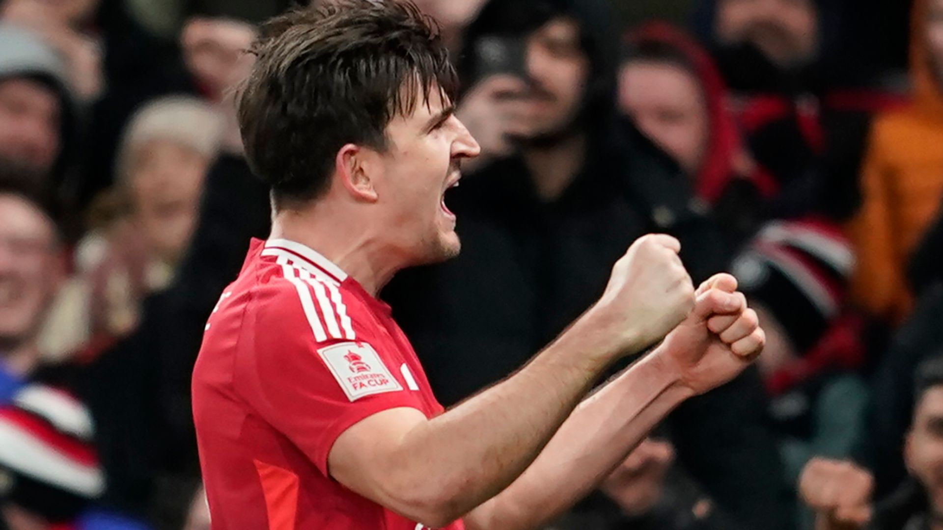 Maguire heads last-gasp winner as holders Man Utd scrape past Leicester