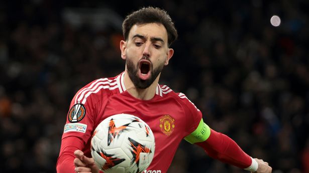 Man Utd news: Bruno Fernandes reveals dressing room reaction as Chelsea swoop for transfer